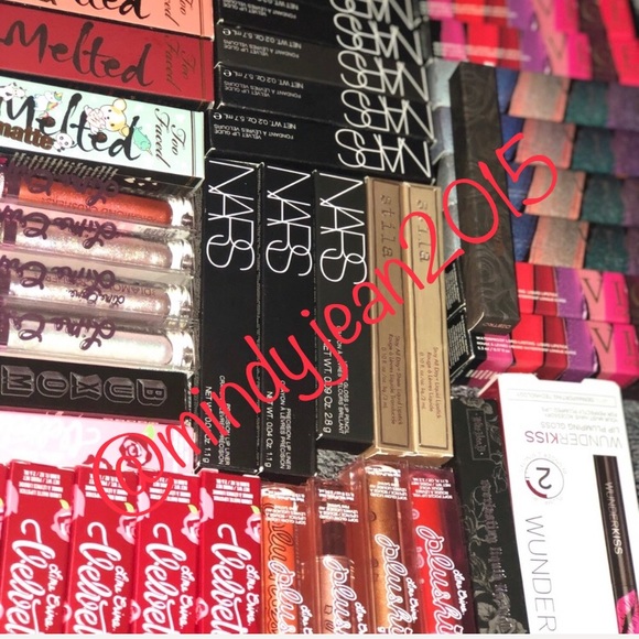 ♥️ MAKEUP MYSTERY BOX ♥️ - Picture 3 of 16